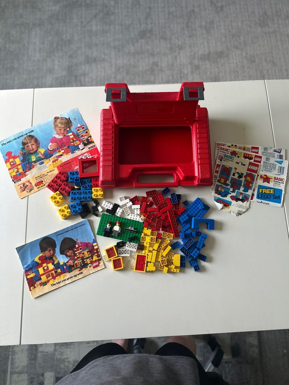 Vintage LEGO Basic Building Set in Red Case Manuals Booklets & Mixed Pieces - Picture 3 of 11
